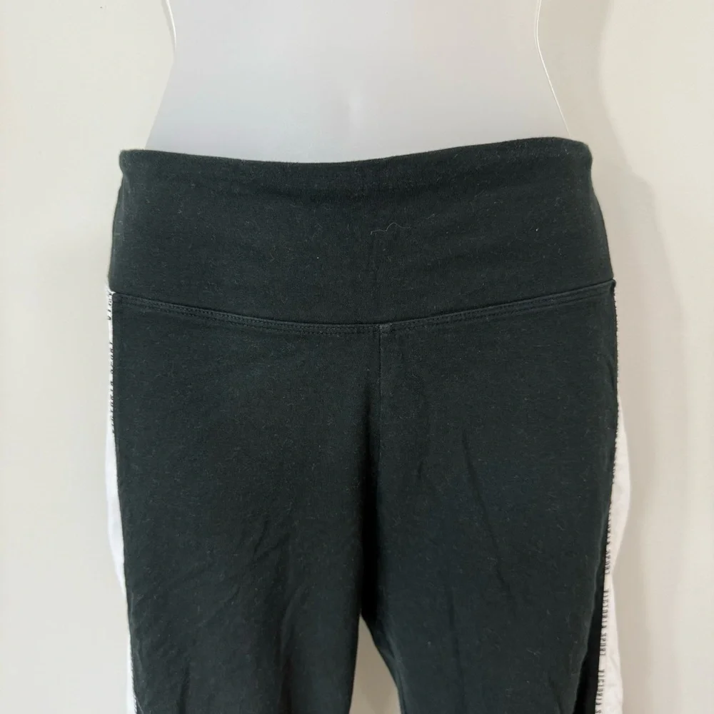 Victoria’s Secret Sport Cropped Leggings in Size Large - Picture 2 of 7